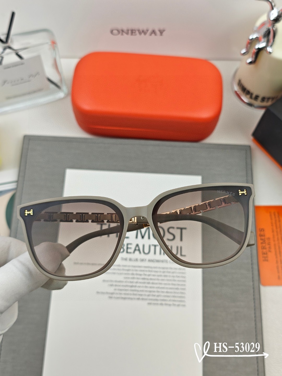    👓.【爱马仕-HERMES】
         🕶.【宝丽来树脂偏光镜片】
         ⭐️