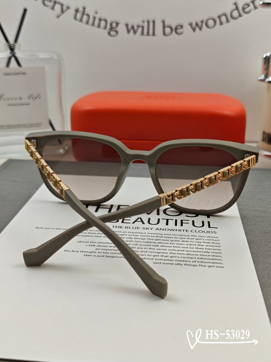    👓.【爱马仕-HERMES】
         🕶.【宝丽来树脂偏光镜片】
         ⭐️