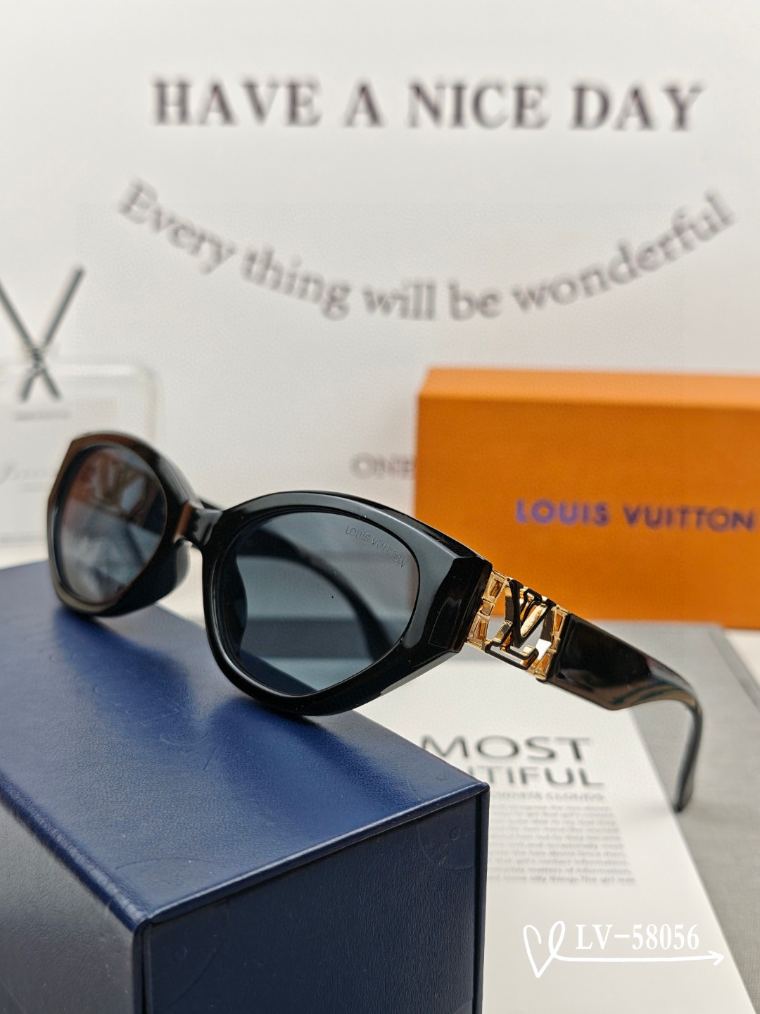   👓.【路易威登-LV】
         🕶.【宝丽来树脂镜片】
         ⭐️.【TR镜架