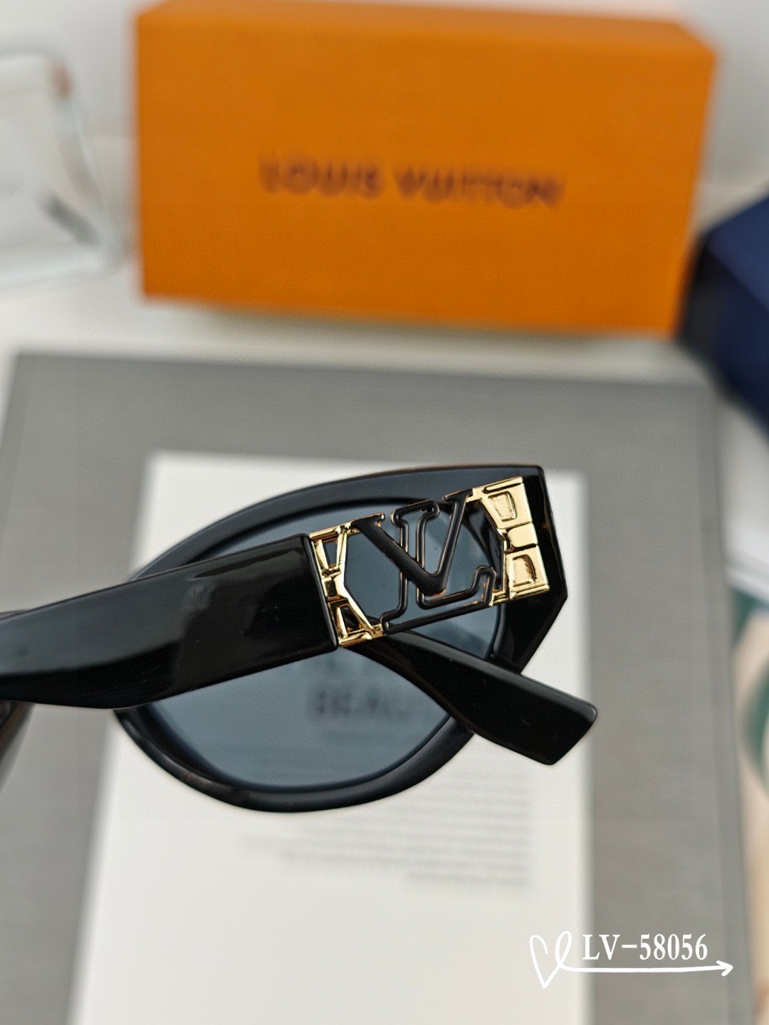   👓.【路易威登-LV】
         🕶.【宝丽来树脂镜片】
         ⭐️.【TR镜架