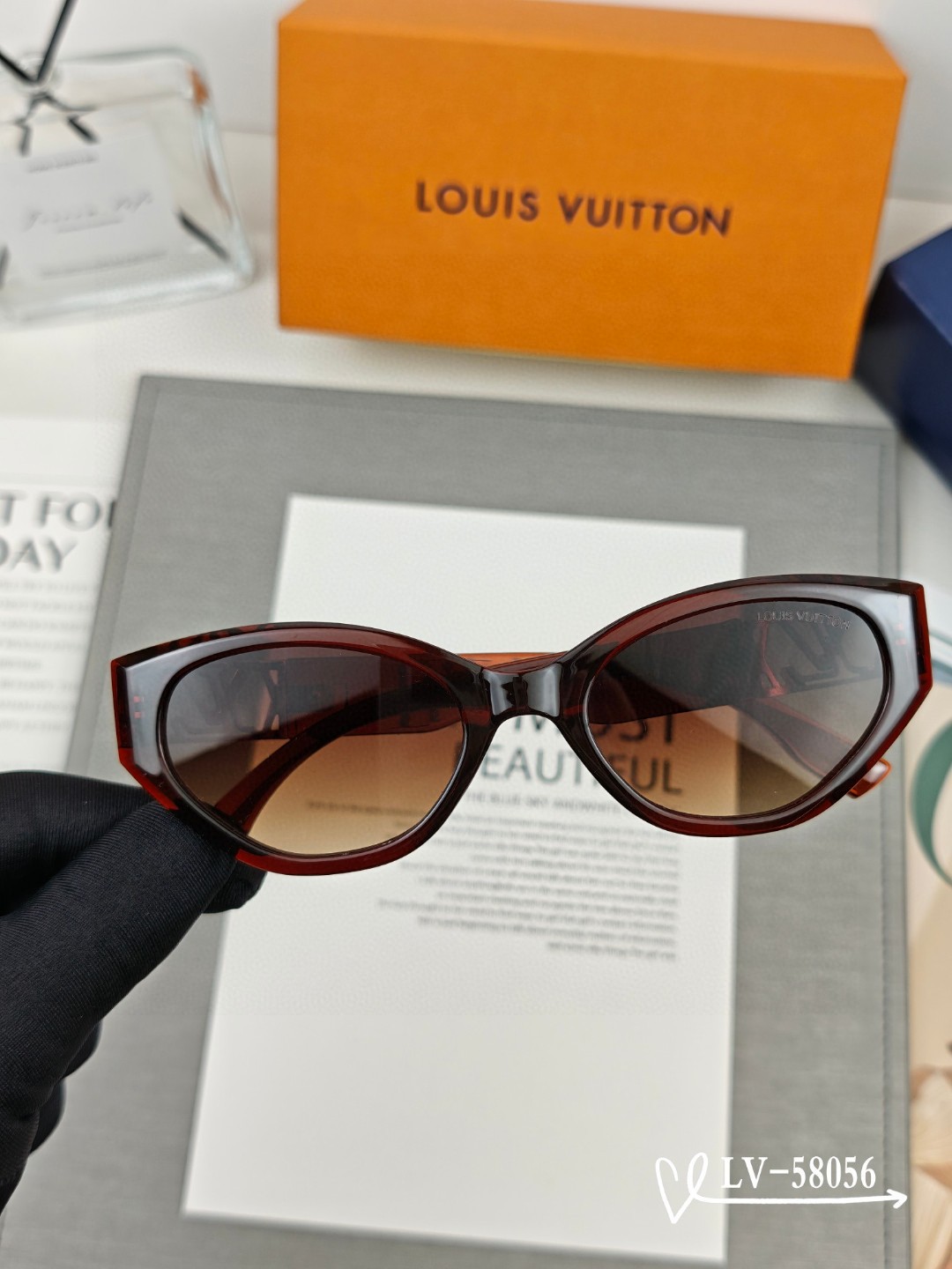   👓.【路易威登-LV】
         🕶.【宝丽来树脂镜片】
         ⭐️.【TR镜架