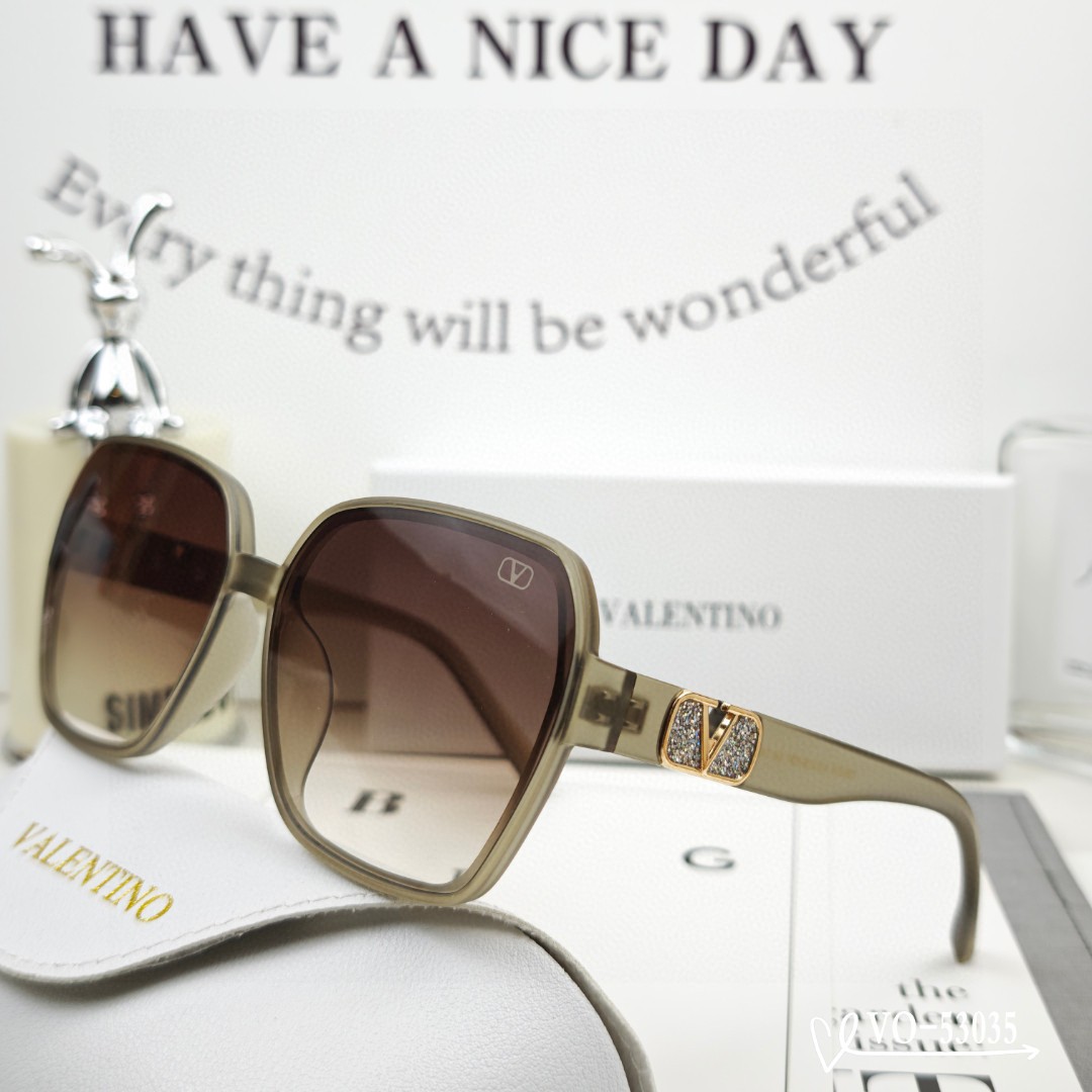   👓.【VALENTINO-华伦天奴】
         🕶.【宝丽来树脂镜片】
         ⭐