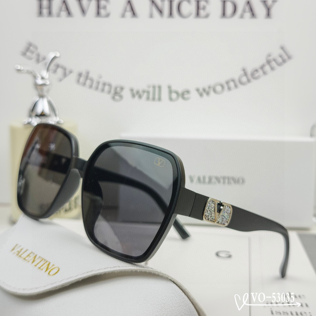   👓.【VALENTINO-华伦天奴】
         🕶.【宝丽来树脂镜片】
         ⭐