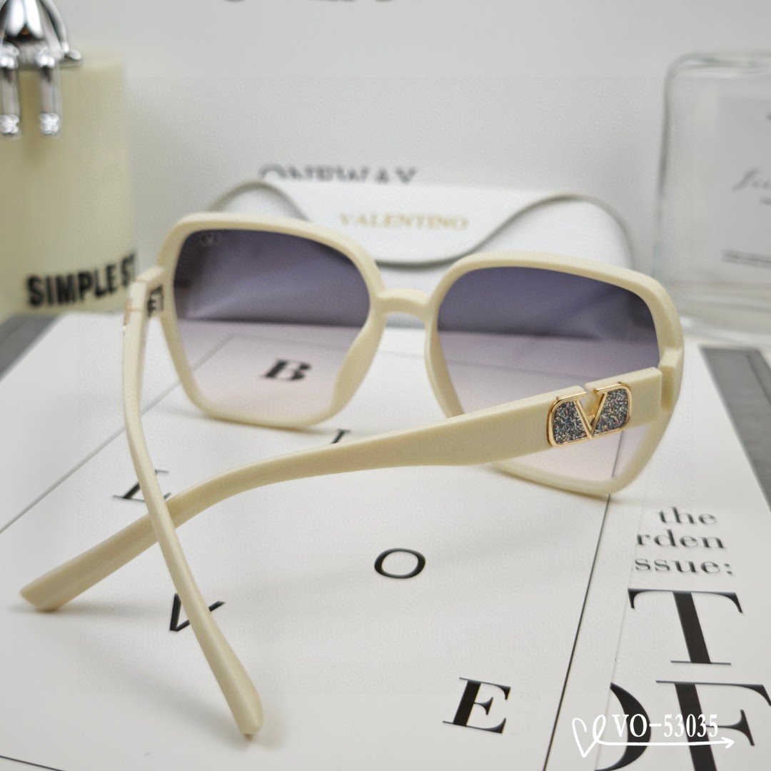   👓.【VALENTINO-华伦天奴】
         🕶.【宝丽来树脂镜片】
         ⭐
