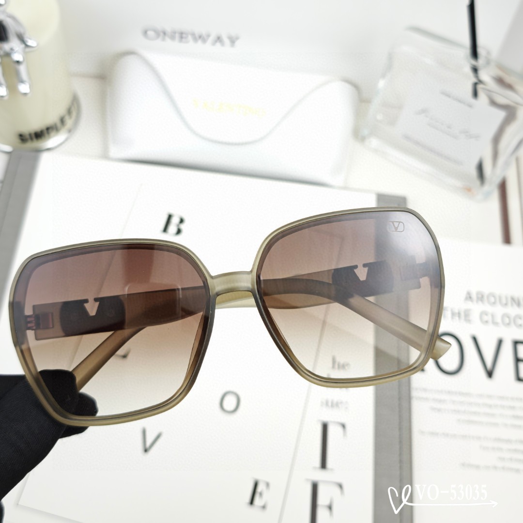  👓.【VALENTINO-华伦天奴】
         🕶.【宝丽来树脂镜片】
         ⭐