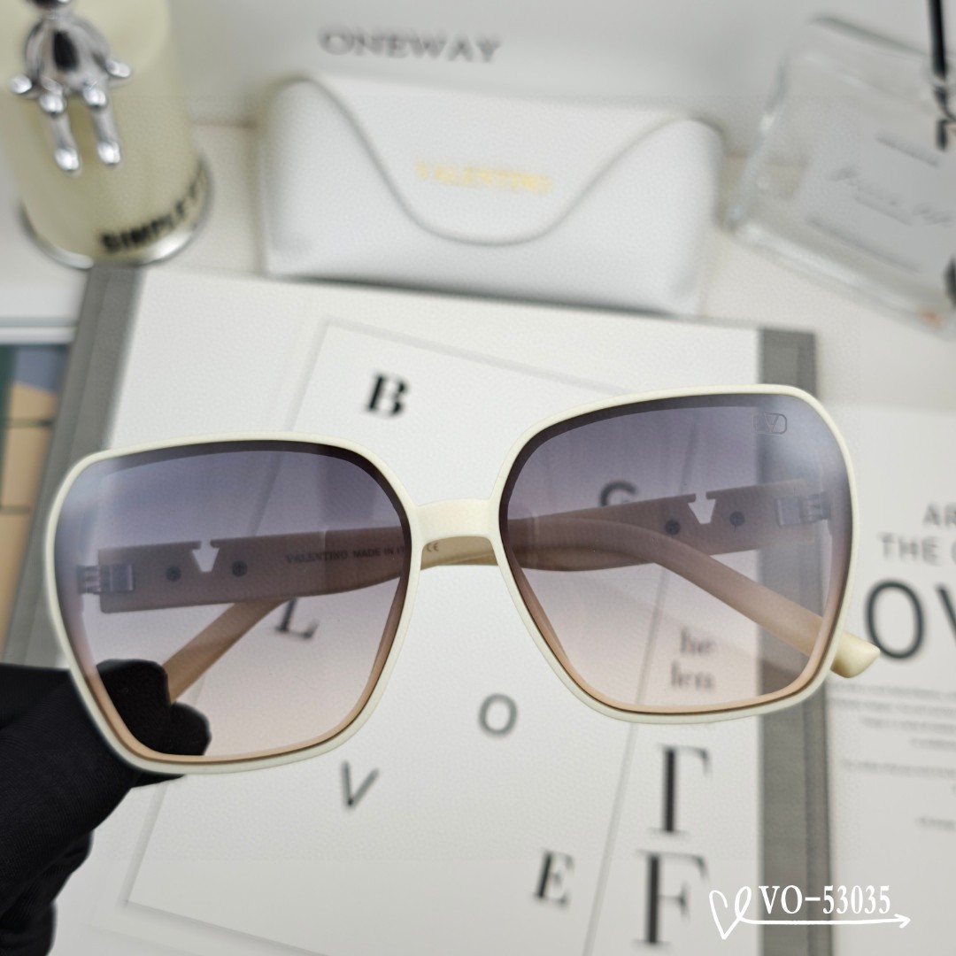   👓.【VALENTINO-华伦天奴】
         🕶.【宝丽来树脂镜片】
         ⭐