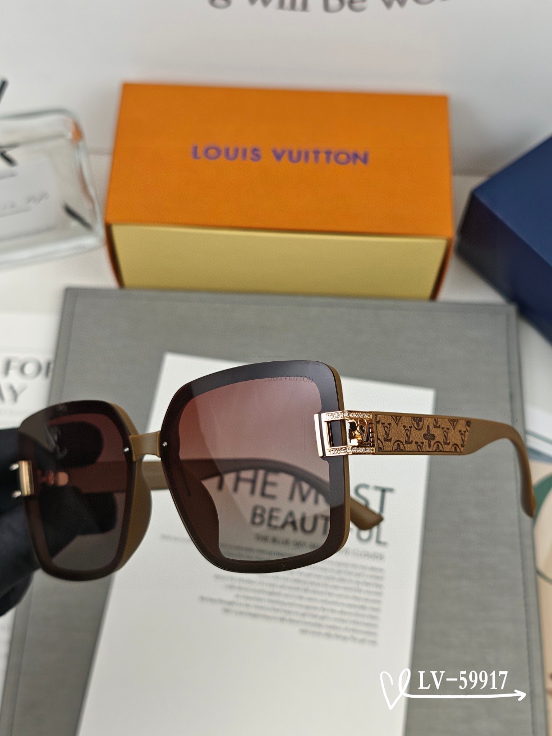   👓.【路易威登-LV】
         🕶.【宝丽来树脂镜片】
         ⭐️.【TR镜架