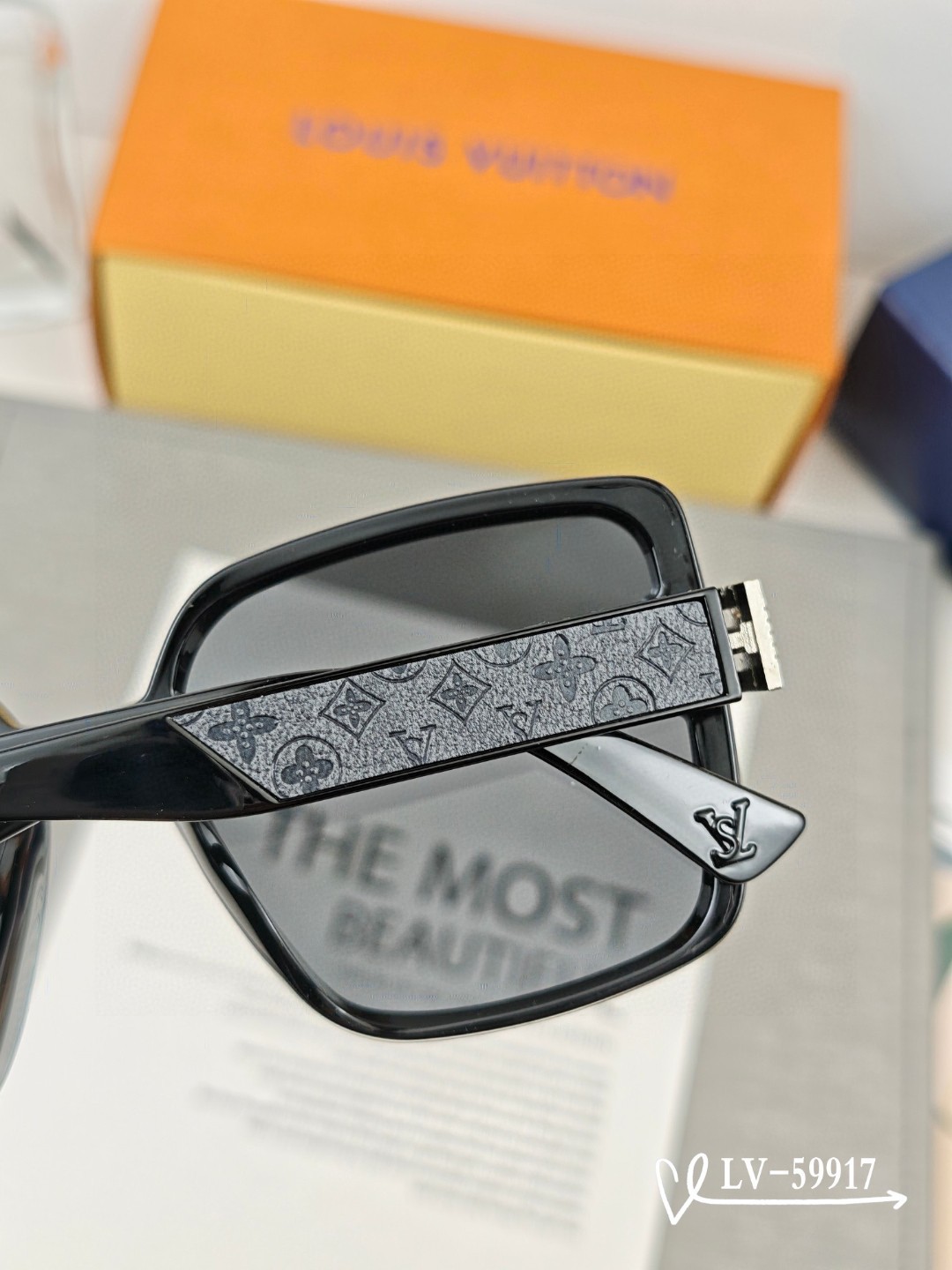   👓.【路易威登-LV】
         🕶.【宝丽来树脂镜片】
         ⭐️.【TR镜架