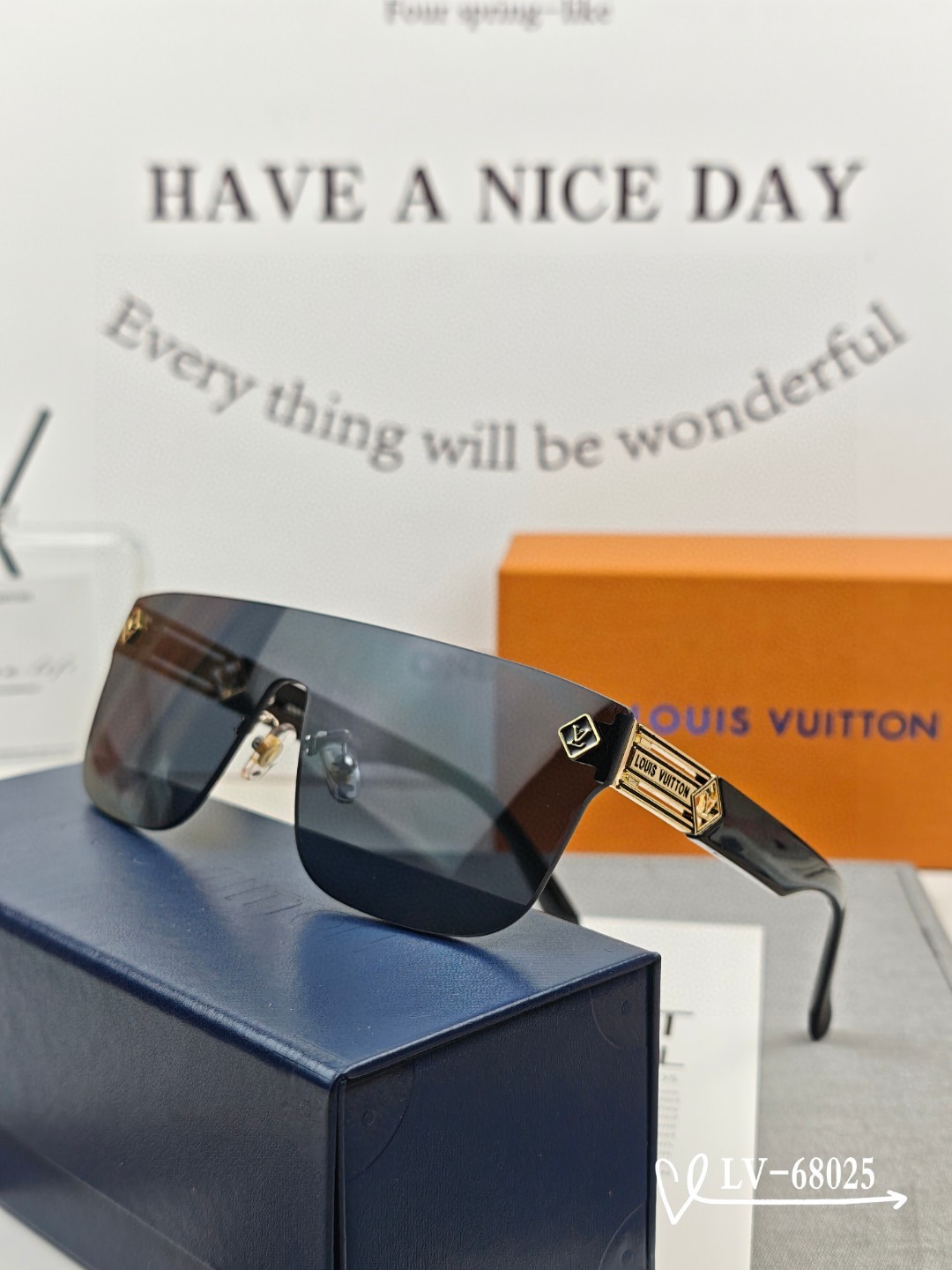   👓.【路易威登-LV】
         🕶.【宝丽来树脂镜片】
         ⭐️.【TR镜架