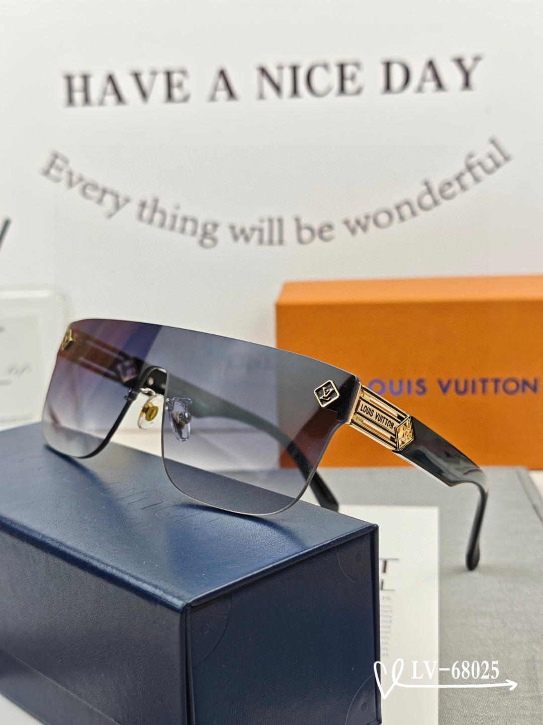   👓.【路易威登-LV】
         🕶.【宝丽来树脂镜片】
         ⭐️.【TR镜架
