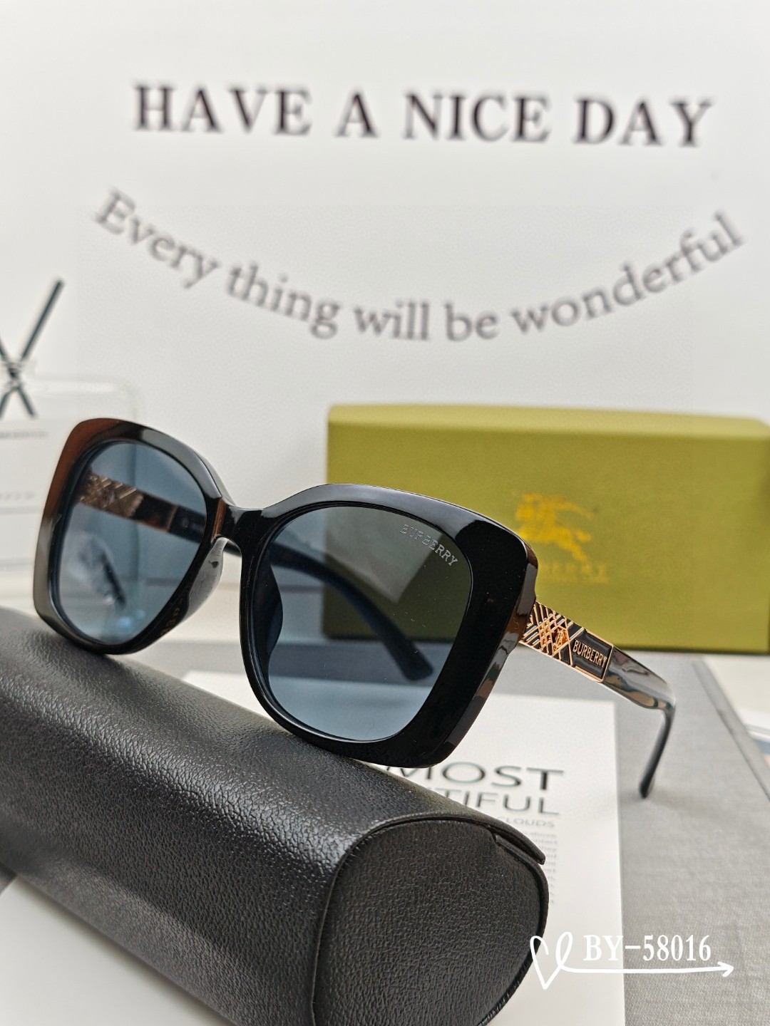   👓.【Burberry-巴宝莉】
         🕶.【宝丽来树脂偏光镜片】
         ⭐