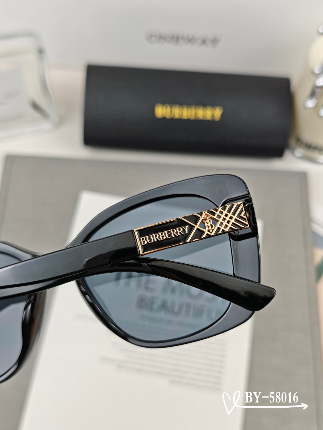   👓.【Burberry-巴宝莉】
         🕶.【宝丽来树脂偏光镜片】
         ⭐