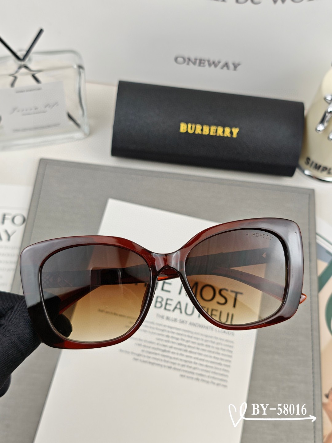   👓.【Burberry-巴宝莉】
         🕶.【宝丽来树脂偏光镜片】
         ⭐