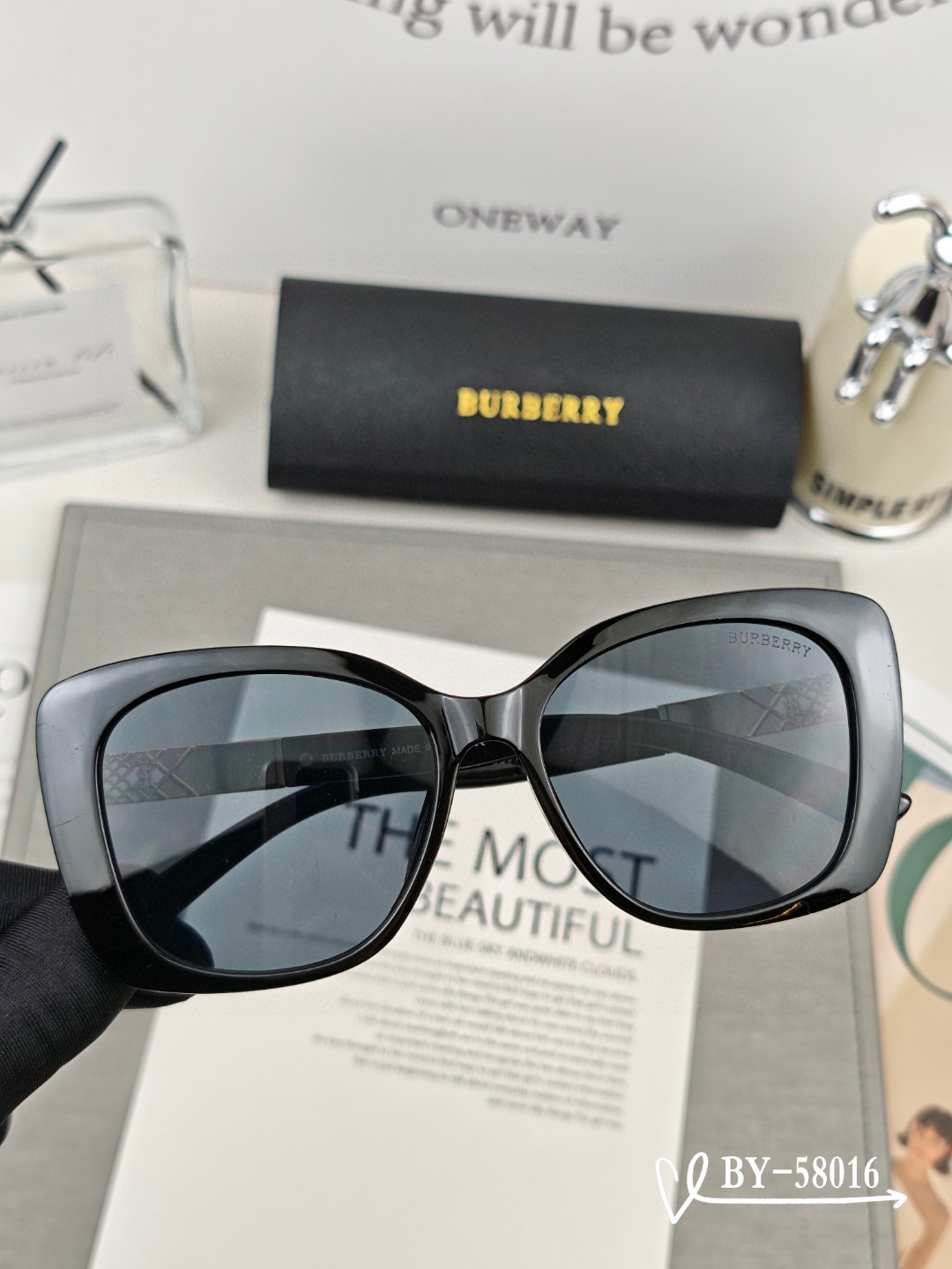   👓.【Burberry-巴宝莉】
         🕶.【宝丽来树脂偏光镜片】
         ⭐