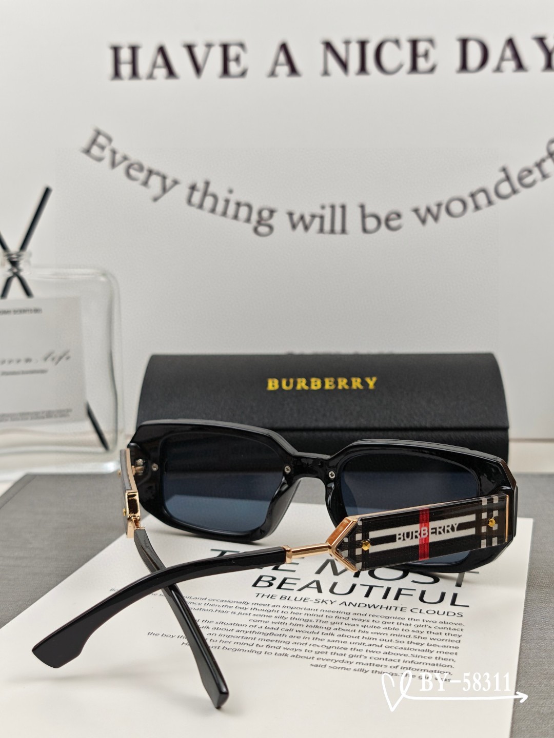   👓.【Burberry-巴宝莉】
         🕶.【宝丽来树脂偏光镜片】
         ⭐