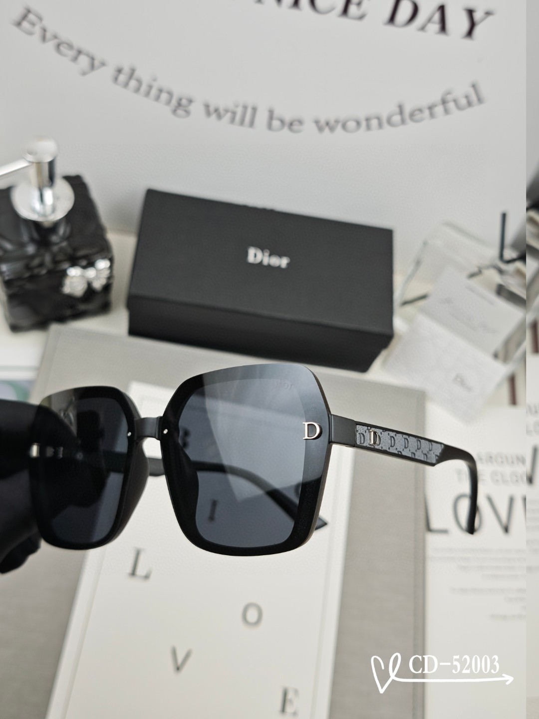    👓.【法国迪奥-DIOR】
         🕶️.【宝丽来树脂偏光镜片】
         ⭐️