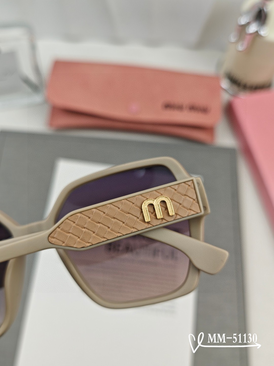   👓.【意大利谬谬-miumiu】
         🕶.【宝丽来树脂偏光镜片】
         ⭐