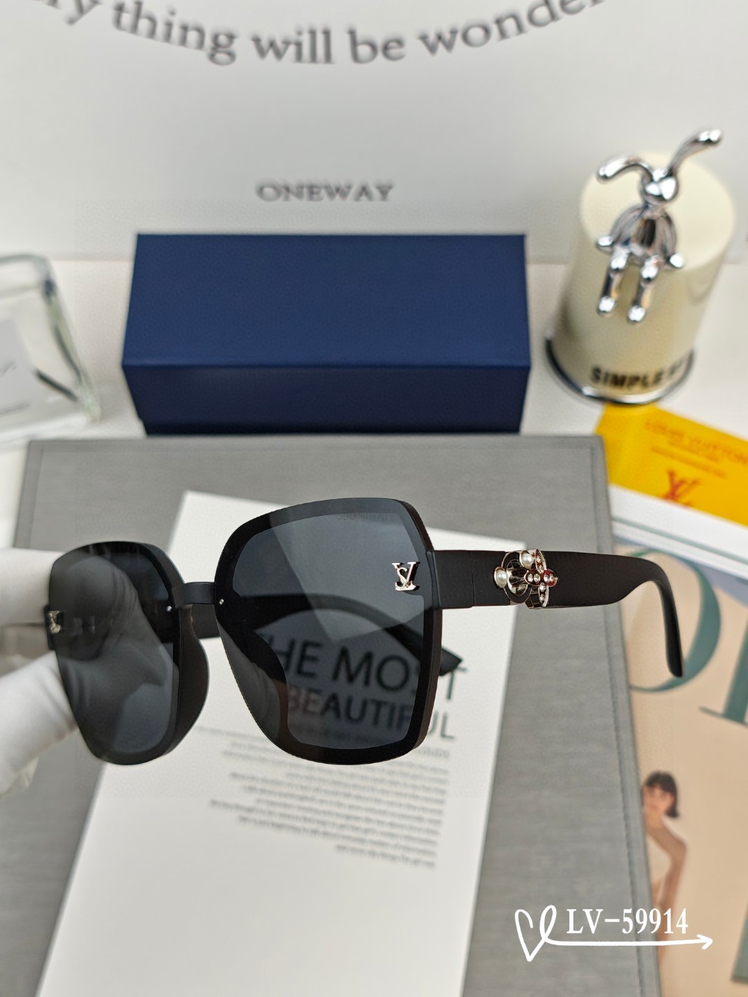   👓.【路易威登-LV】
         🕶.【宝丽来树脂镜片】
         ⭐️.【TR镜架