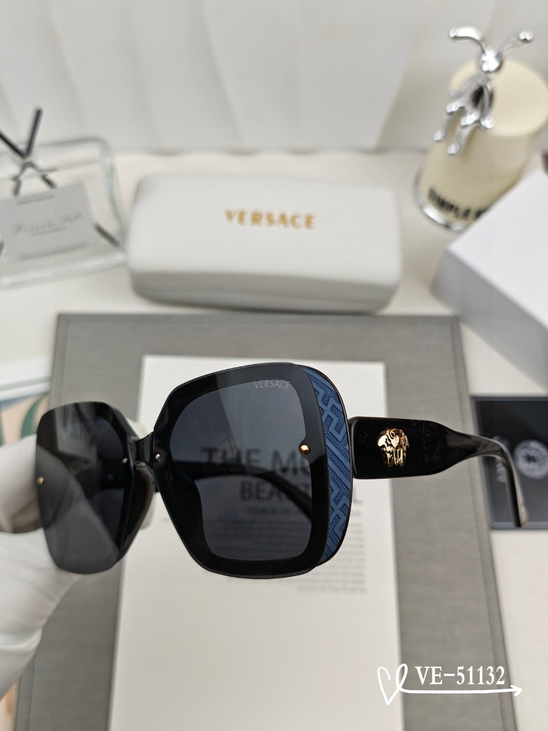    👓.【Versace-范思哲】
         🕶️.【宝丽来树脂偏光镜片】
         
