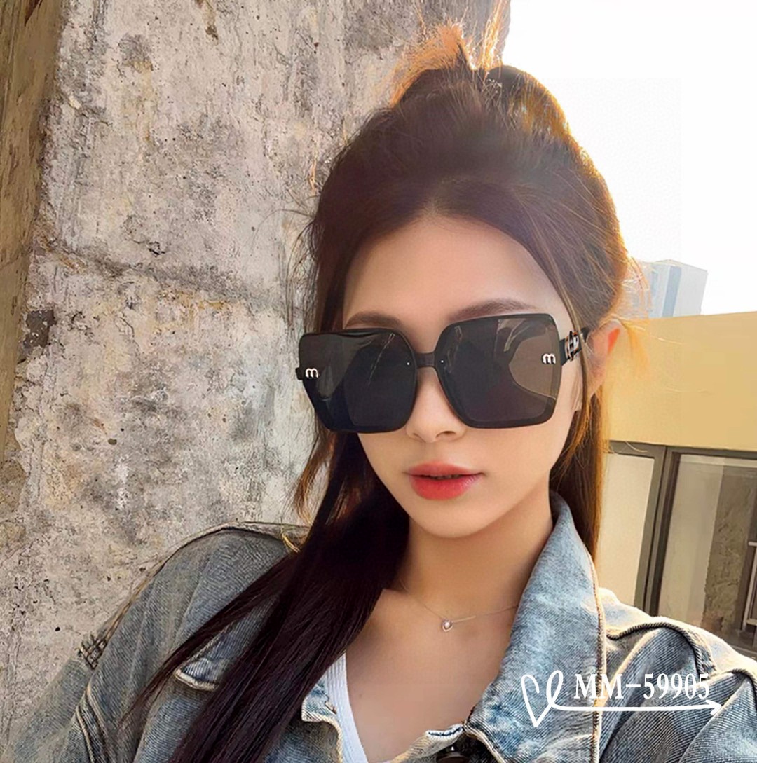 NO:256495,.【Italian Misunderstanding-miumiu】 .【Polaroid resin polarized lens】 .【TR90 frame is light and comfortable to wear】 .【size63-16-147,】 .【New sunglasses reduce the burden of strong light, block harmful light and prevent radiation, essential products for travel and clothes, and you can also use it when driving!  Original single quality - simple without losing luxury. Don’t pick any face shape, versatile!  Model59905♀】Glasses sunglasses sunglasses, glasses, miumiu19860909.【意大利谬谬-miumiu】 .【宝丽来树脂偏光镜片】 .【TR90镜架轻便佩戴舒适】 .【size63-16-147,】 .【新款太阳镜减轻强光负担,遮挡有害光线防辐射,出行旅游搭配衣服必备品,开车也可以用哦！原单品质-简约而不失奢华.不挑任何脸型,百搭哦！Model59905♀】眼镜墨镜太阳镜,眼镜,miumiu,glasses