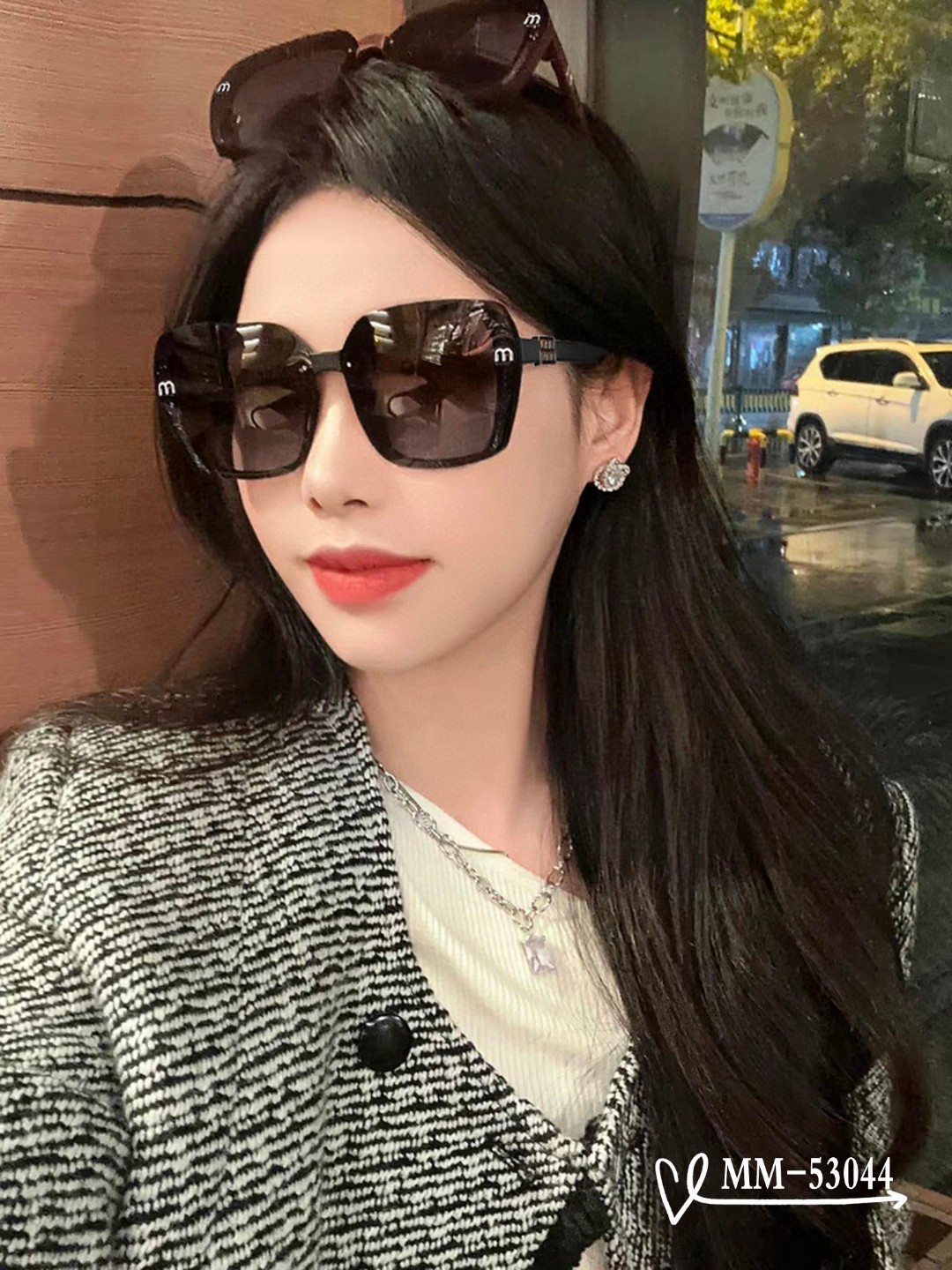 NO:256498,.【Italian Misunderstanding-miumiu】 .【Polaroid resin polarized lens】 .【TR90 frame is light and comfortable to wear】 .【size63-16-147,】 .【New sunglasses reduce the burden of strong light, block harmful light and prevent radiation, essential products for travel and clothes, and you can also use it when driving!  Original single quality - simple without losing luxury. Don’t pick any face shape, versatile!  Model53044♀】Glasses sunglasses sunglasses, glasses, miumiu19860909.【意大利谬谬-miumiu】 .【宝丽来树脂偏光镜片】 .【TR90镜架轻便佩戴舒适】 .【size63-16-147,】 .【新款太阳镜减轻强光负担,遮挡有害光线防辐射,出行旅游搭配衣服必备品,开车也可以用哦！原单品质-简约而不失奢华.不挑任何脸型,百搭哦！Model53044♀】眼镜墨镜太阳镜,眼镜,miumiu,glasses