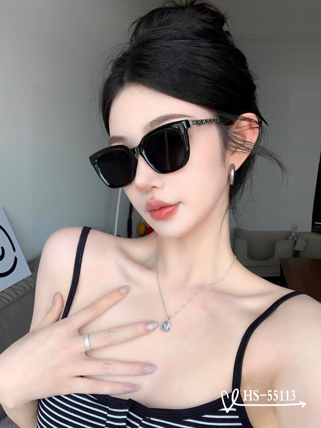 NO:256504,.【HERMES-HERMES】.【Polaroid resin polarized lens】.【TR90 frame is light and comfortable to wear】.【size59-13-147,】.【New sunglasses reduce the burden of strong light, block harmful light and prevent radiation, must-have items for travel and matching clothes, and you can also use it when driving!  Lead the new fashion concept and don't let the sun disturb your interest. There must be a color suitable for you! Model55113♀】Glasses, sunglasses, sunglasses, glasses, hermes, hermes19860909.【爱马仕-HERMES】 .【宝丽来树脂偏光镜片】 .【TR90镜架轻便佩戴舒适】 .【size59-13-147,】 .【新款太阳镜减轻强光负担,遮挡有害光线防辐射,出行旅游搭配衣服必备品,开车也可以用哦！引领时尚新概念,不让阳光打扰你的兴致.肯定有个颜色适合你哦!Model55113♀】眼镜墨镜太阳镜,眼镜,hermes,hermes,glasses