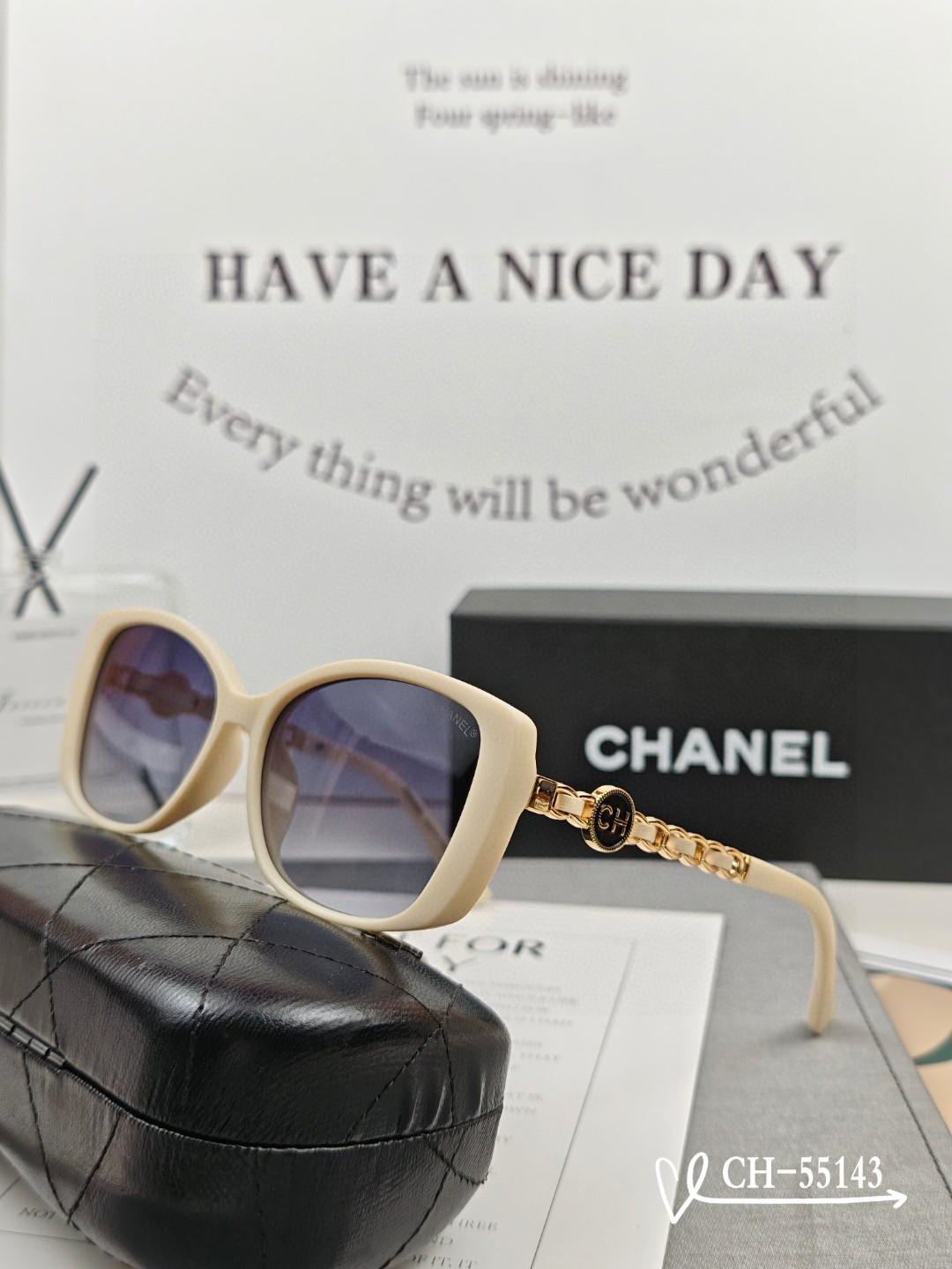   👓.【法国香奈儿-CHANEL】
         🕶.【宝丽来树脂高清镜片】
         ⭐