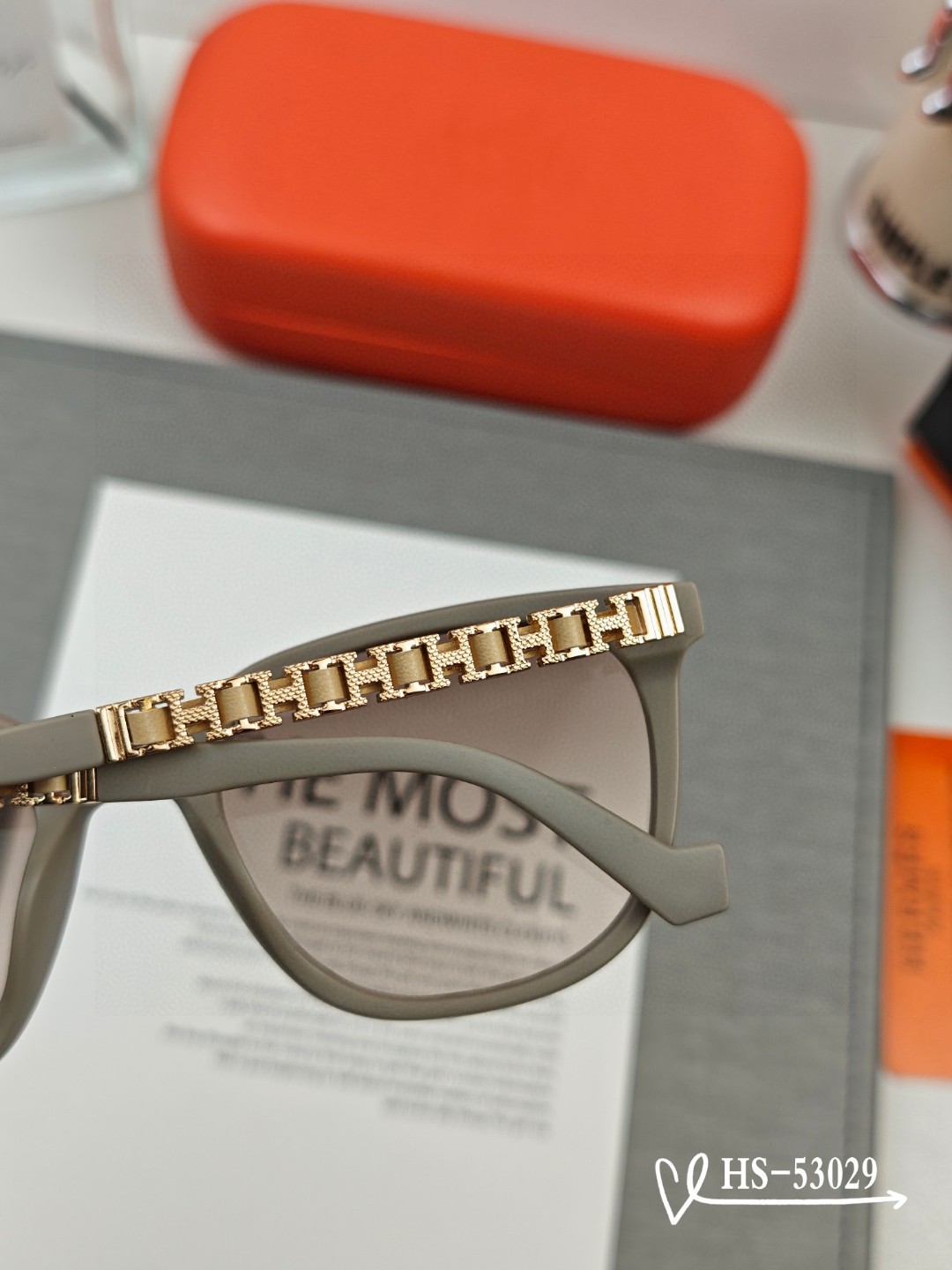    👓.【爱马仕-HERMES】
         🕶.【宝丽来树脂偏光镜片】
         ⭐️
