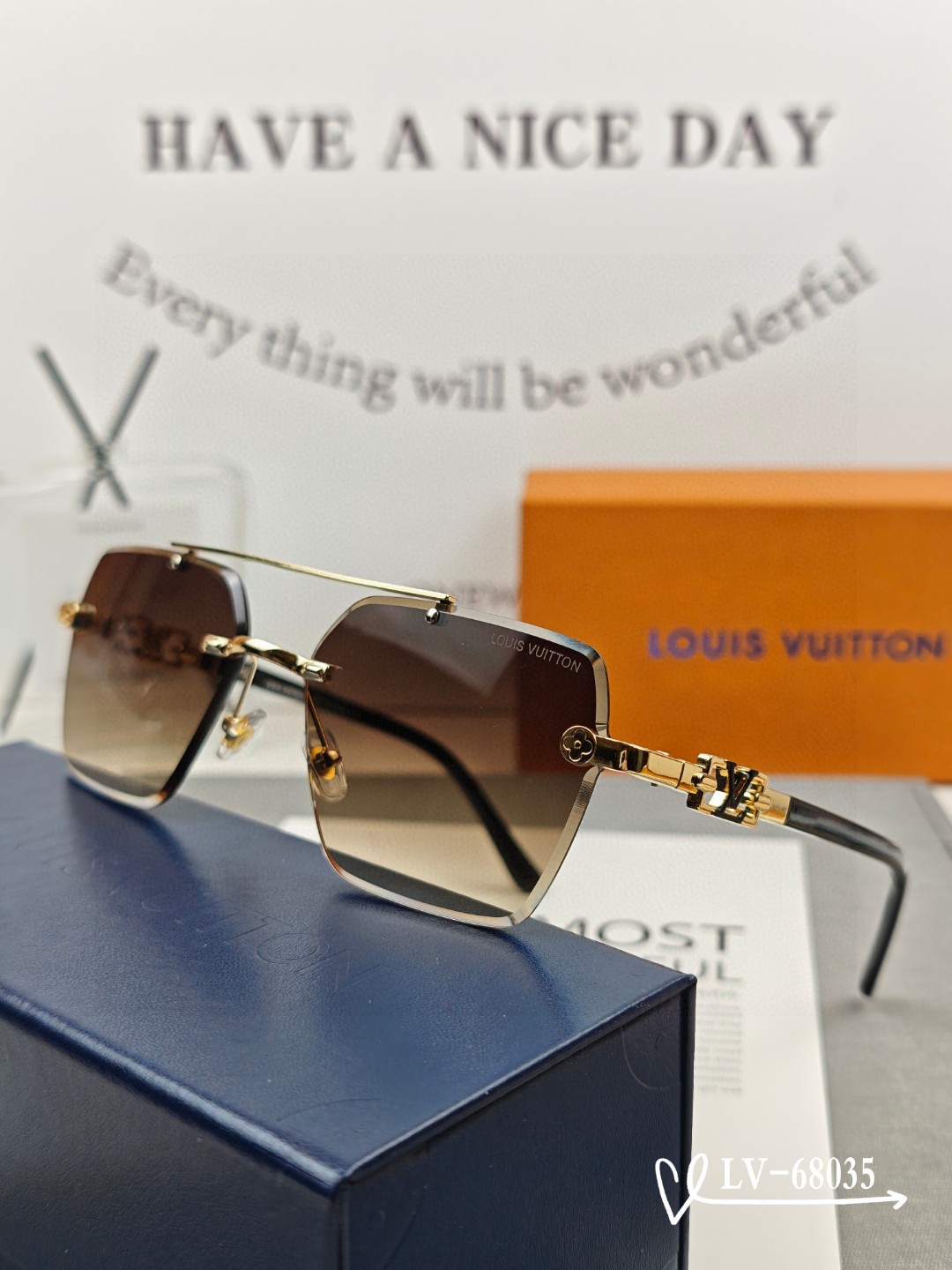    👓.【LV-路易威登】
         🕶️.【宝丽来树脂偏光镜片】
         ⭐️.【