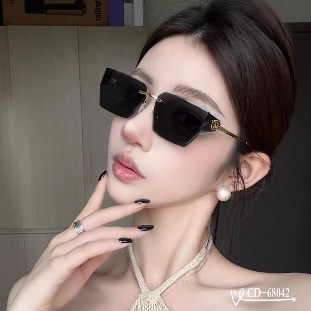    👓.【Dior-法国迪奥】
         🕶️.【宝丽来树脂偏光镜片】
         ⭐️