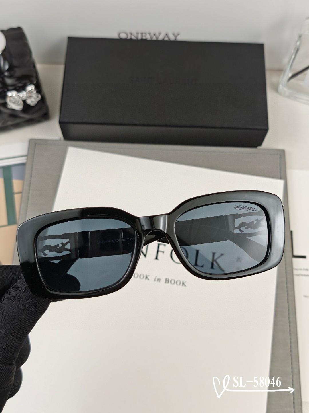   👓.【圣罗兰-ysl】
         🕶.【宝丽来树脂高清镜片】
         ⭐️ .【T