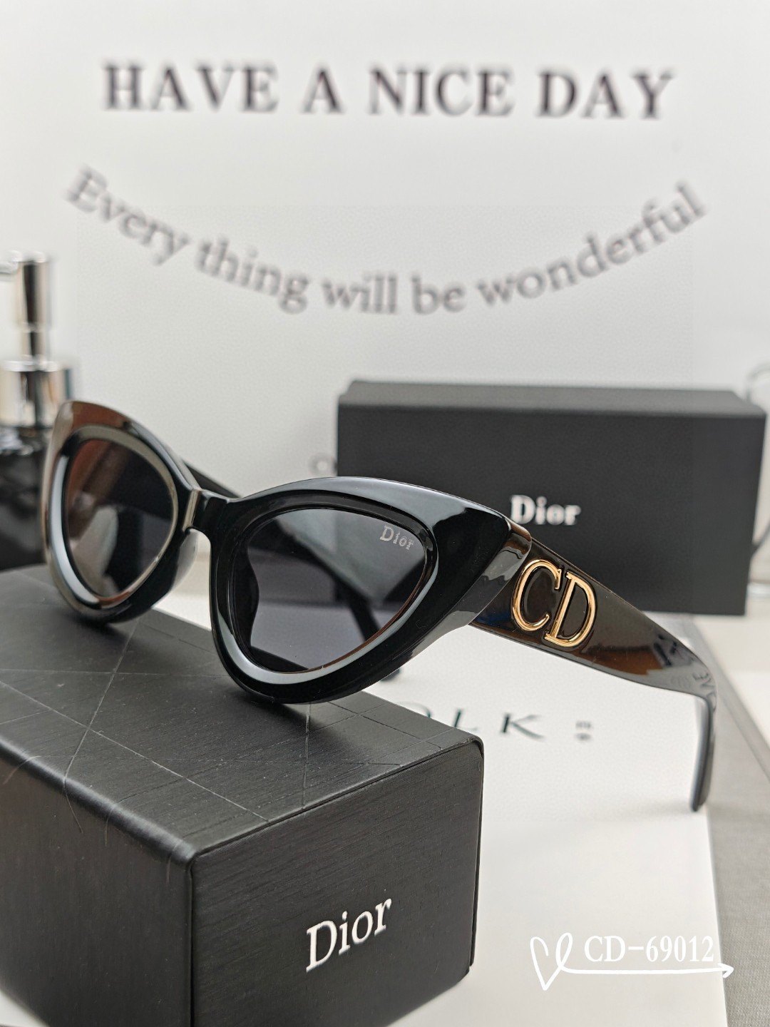    👓.【法国迪奥-DIOR】
         🕶️.【宝丽来树脂偏光镜片】
         ⭐️