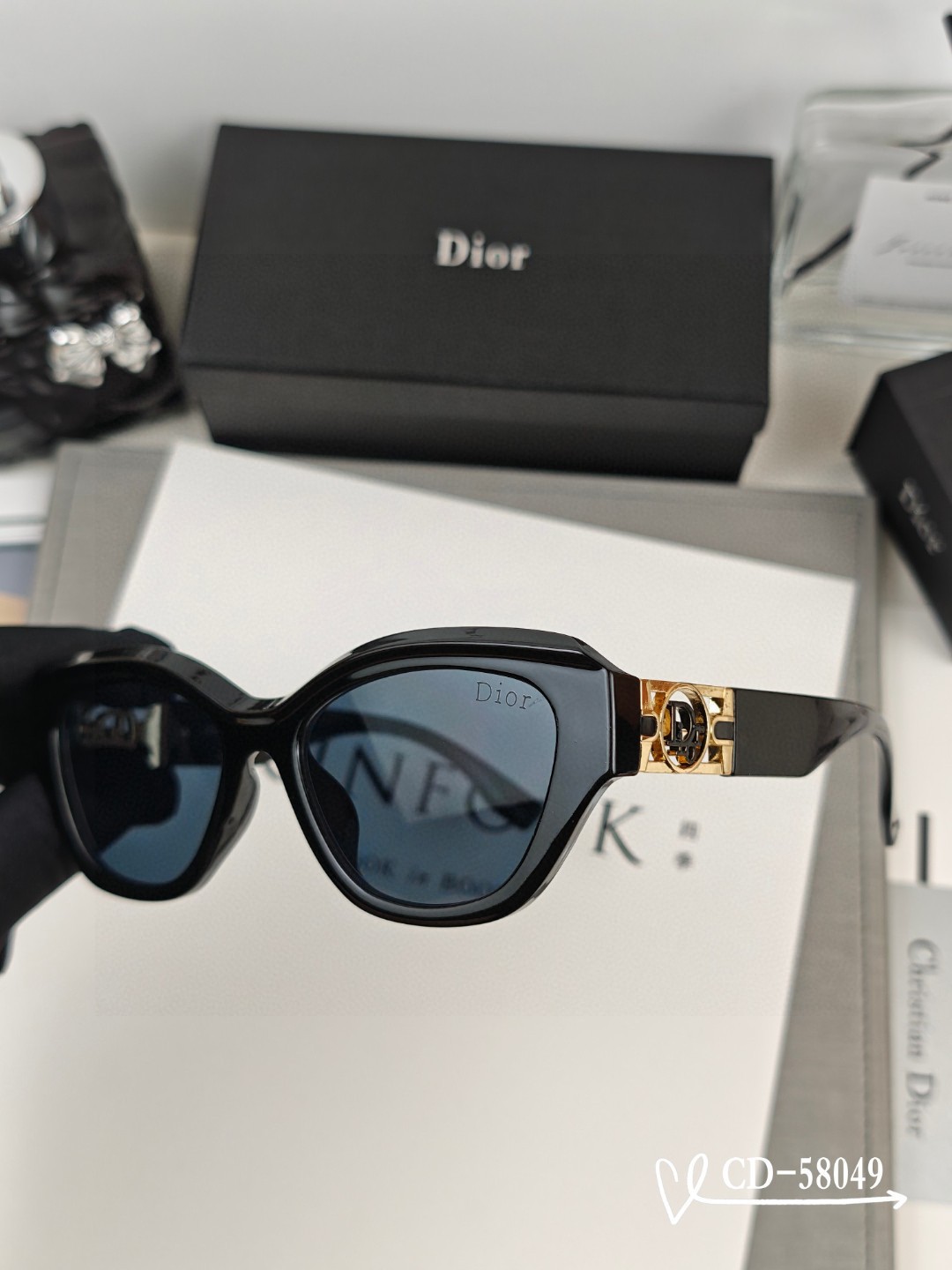    👓.【法国迪奥-DIOR】
         🕶️.【宝丽来树脂偏光镜片】
         ⭐️
