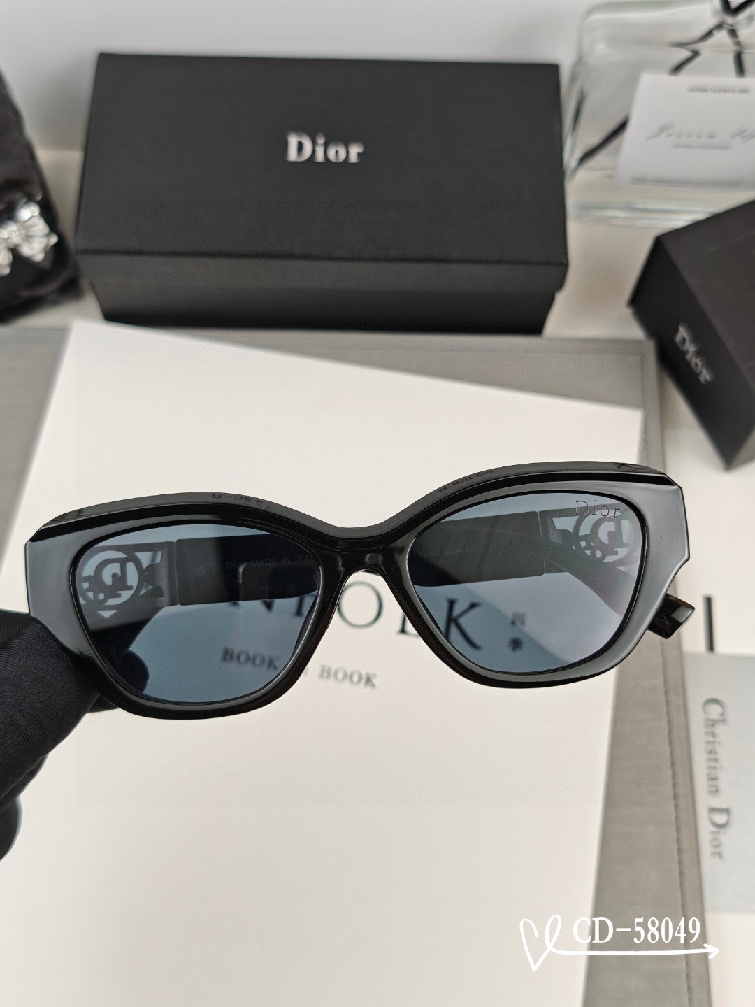    👓.【法国迪奥-DIOR】
         🕶️.【宝丽来树脂偏光镜片】
         ⭐️