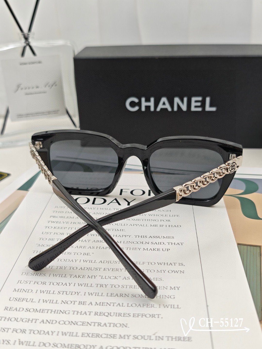   👓.【法国香奈儿-CHANEL】
         🕶.【宝丽来树脂高清镜片】
         ⭐