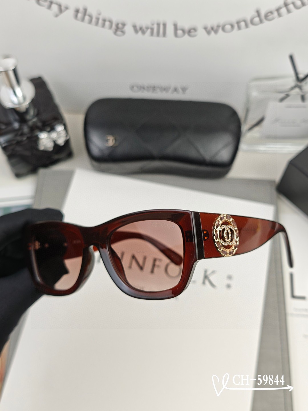   👓.【法国香奈儿-CHANEL】
         🕶.【宝丽来树脂高清镜片】
         ⭐