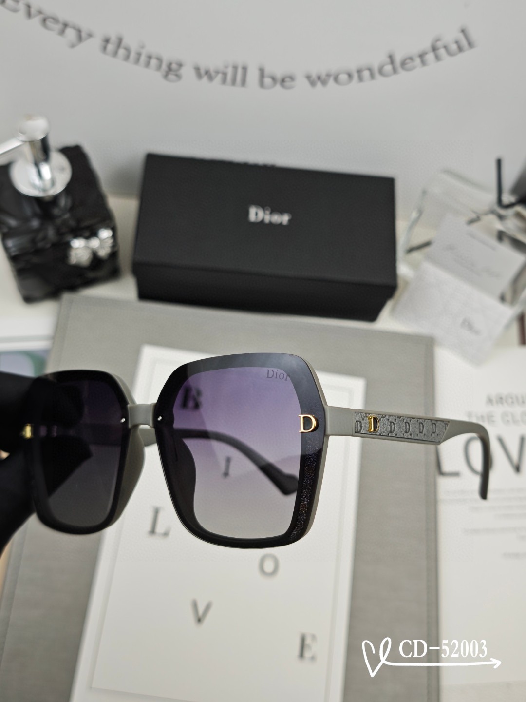    👓.【法国迪奥-DIOR】
         🕶️.【宝丽来树脂偏光镜片】
         ⭐️