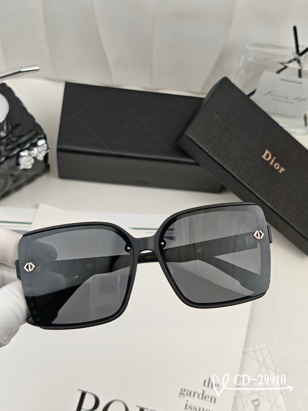    👓.【法国迪奥-DIOR】
         🕶️.【宝丽来树脂偏光镜片】
         ⭐️