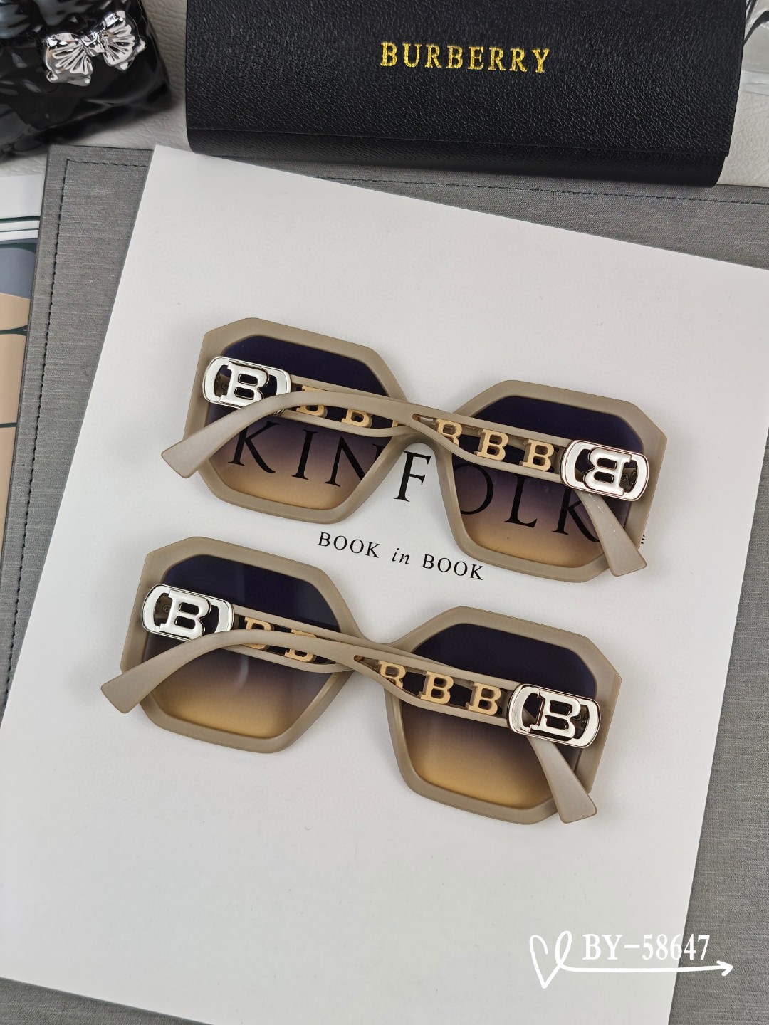    👓.【Burberry-巴宝莉】
         🕶.【宝丽来树脂偏光镜片】
         