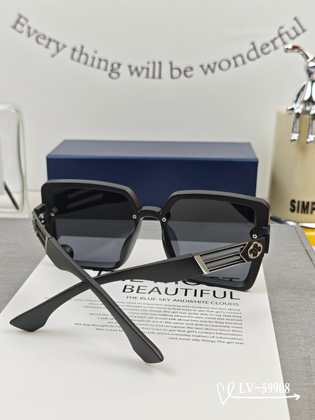   👓.【路易威登-LV】
         🕶.【宝丽来树脂镜片】
         ⭐️.【TR镜架