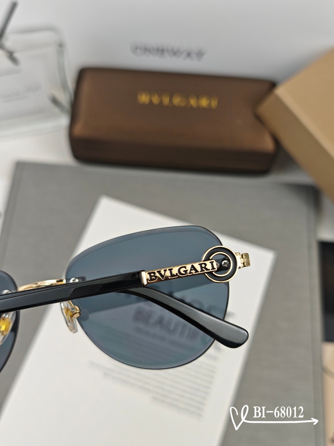    👓.【BVLGARI-宝格丽】
         🕶️.【宝丽来树脂偏光镜片】
         