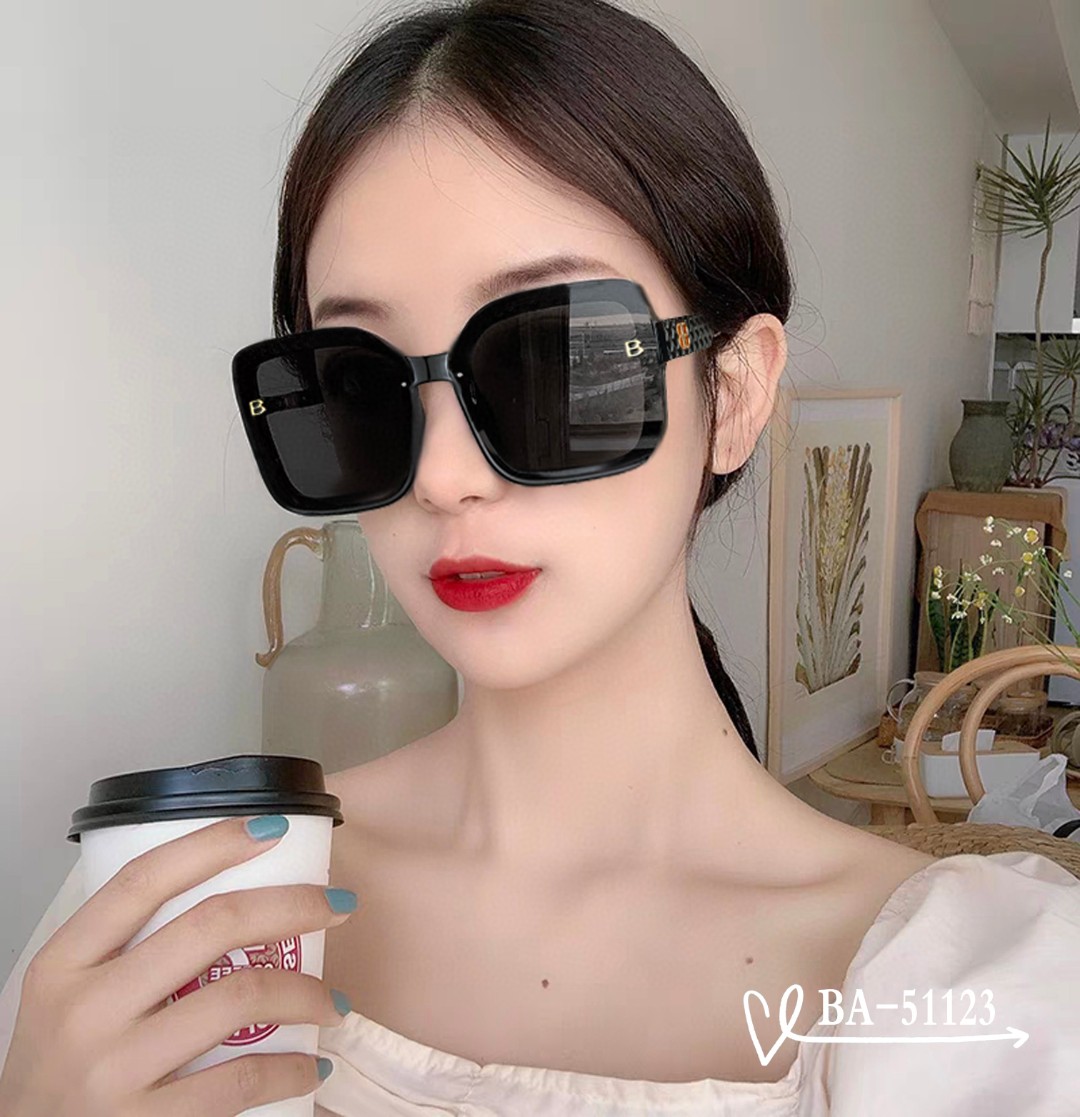   👓.【巴黎世家-Balenciaga】
         🕶.【宝丽来树脂镜片】
         