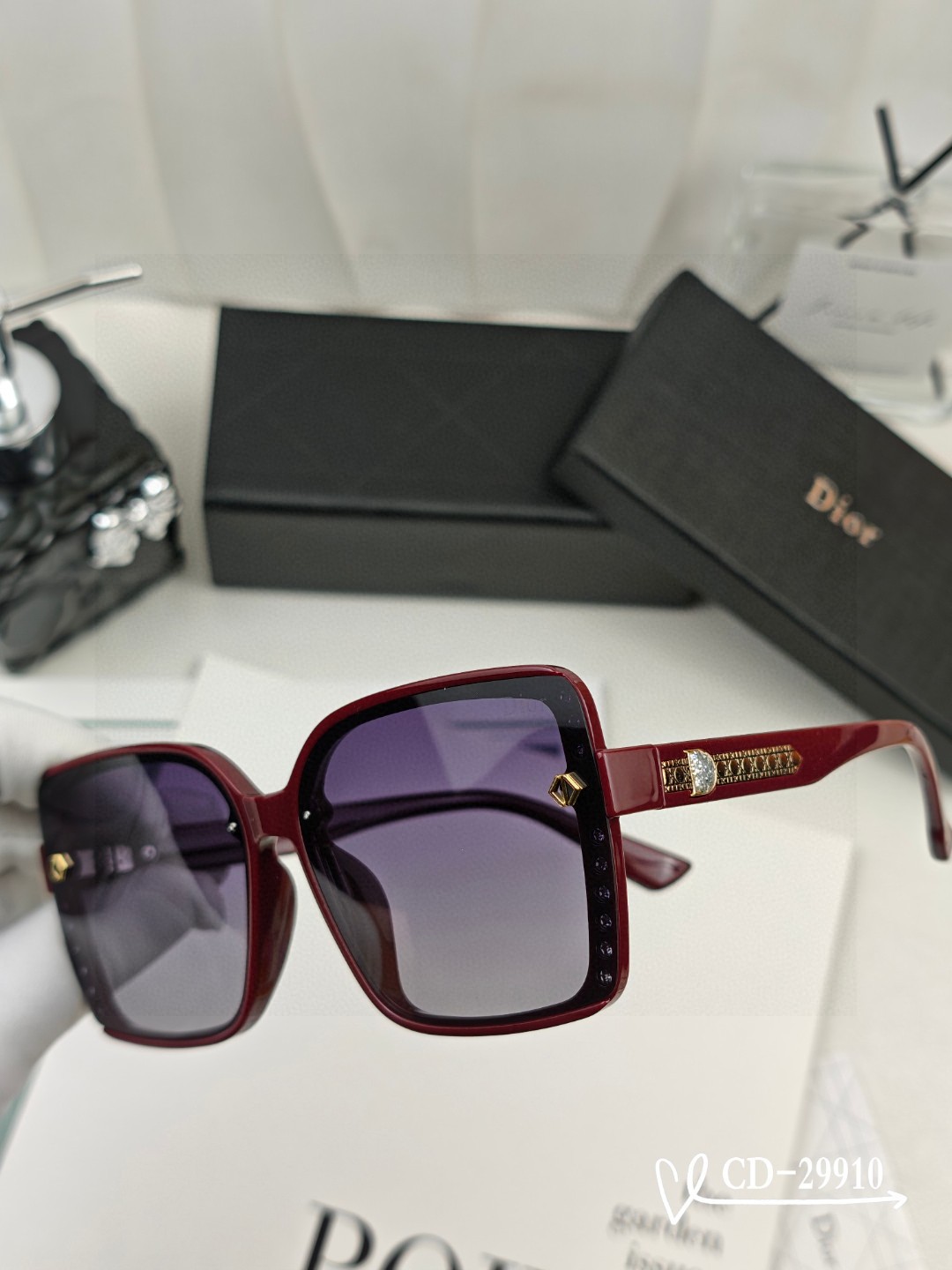    👓.【法国迪奥-DIOR】
         🕶️.【宝丽来树脂偏光镜片】
         ⭐️