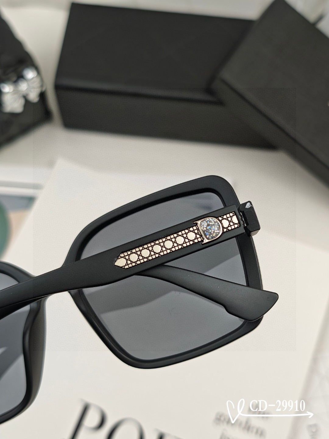    👓.【法国迪奥-DIOR】
         🕶️.【宝丽来树脂偏光镜片】
         ⭐️