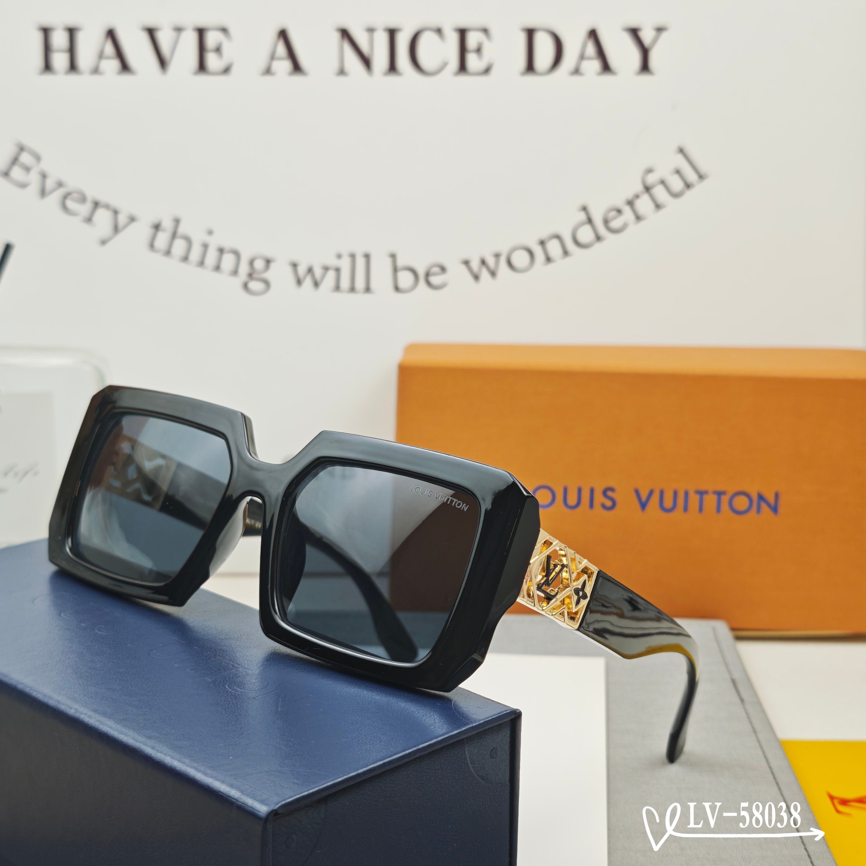   👓.【路易威登-LV】
         🕶.【宝丽来树脂镜片】
         ⭐️.【TR镜架