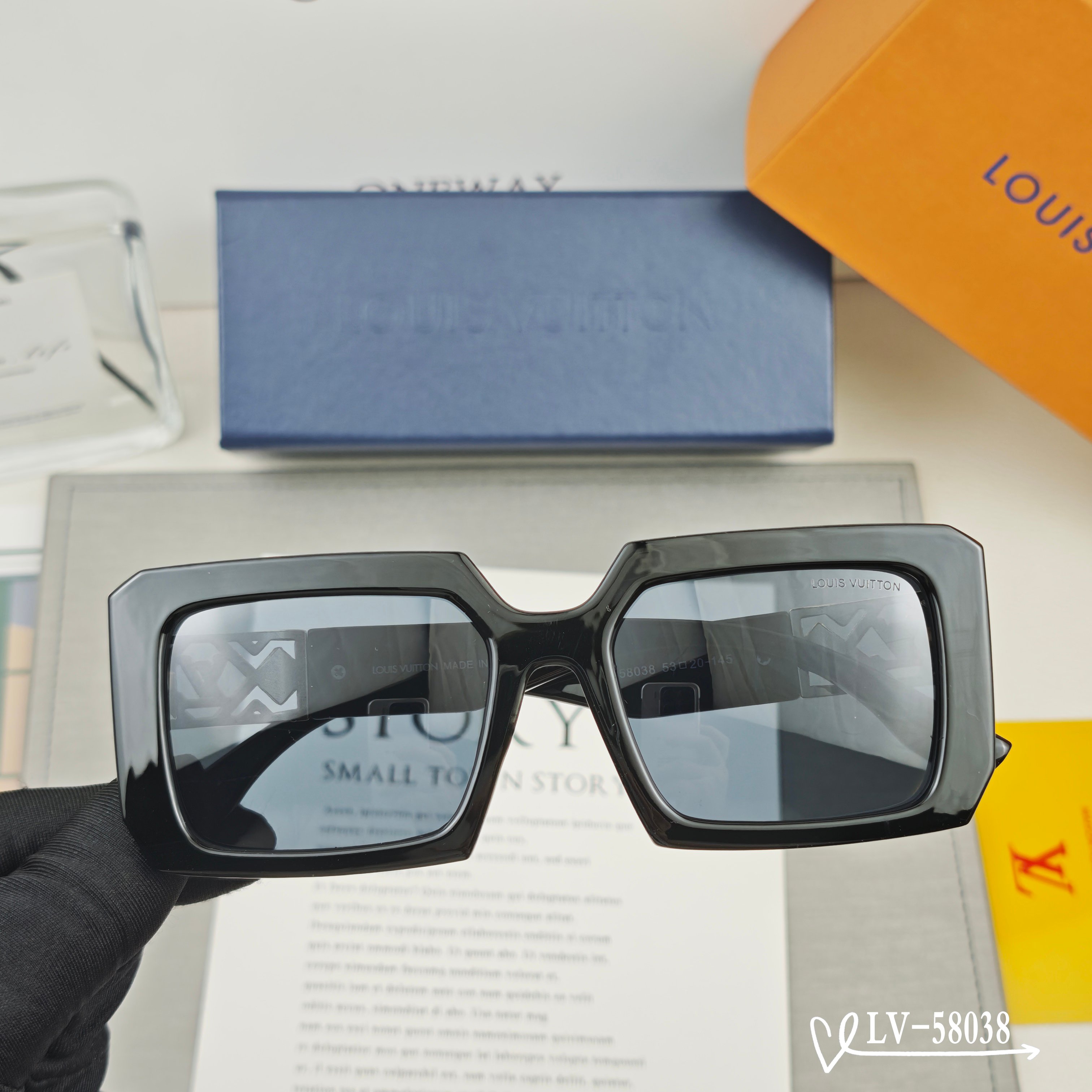   👓.【路易威登-LV】
         🕶.【宝丽来树脂镜片】
         ⭐️.【TR镜架