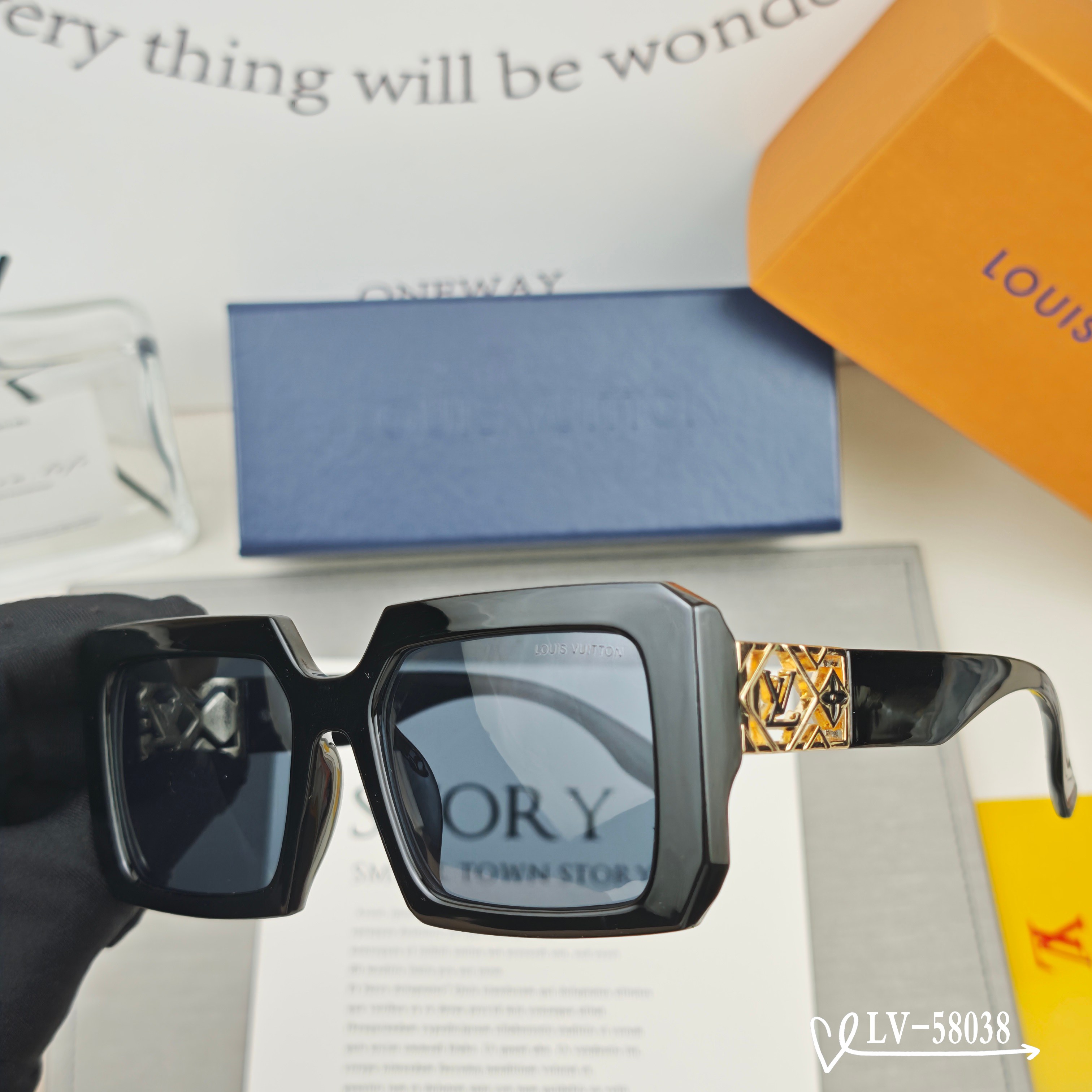   👓.【路易威登-LV】
         🕶.【宝丽来树脂镜片】
         ⭐️.【TR镜架