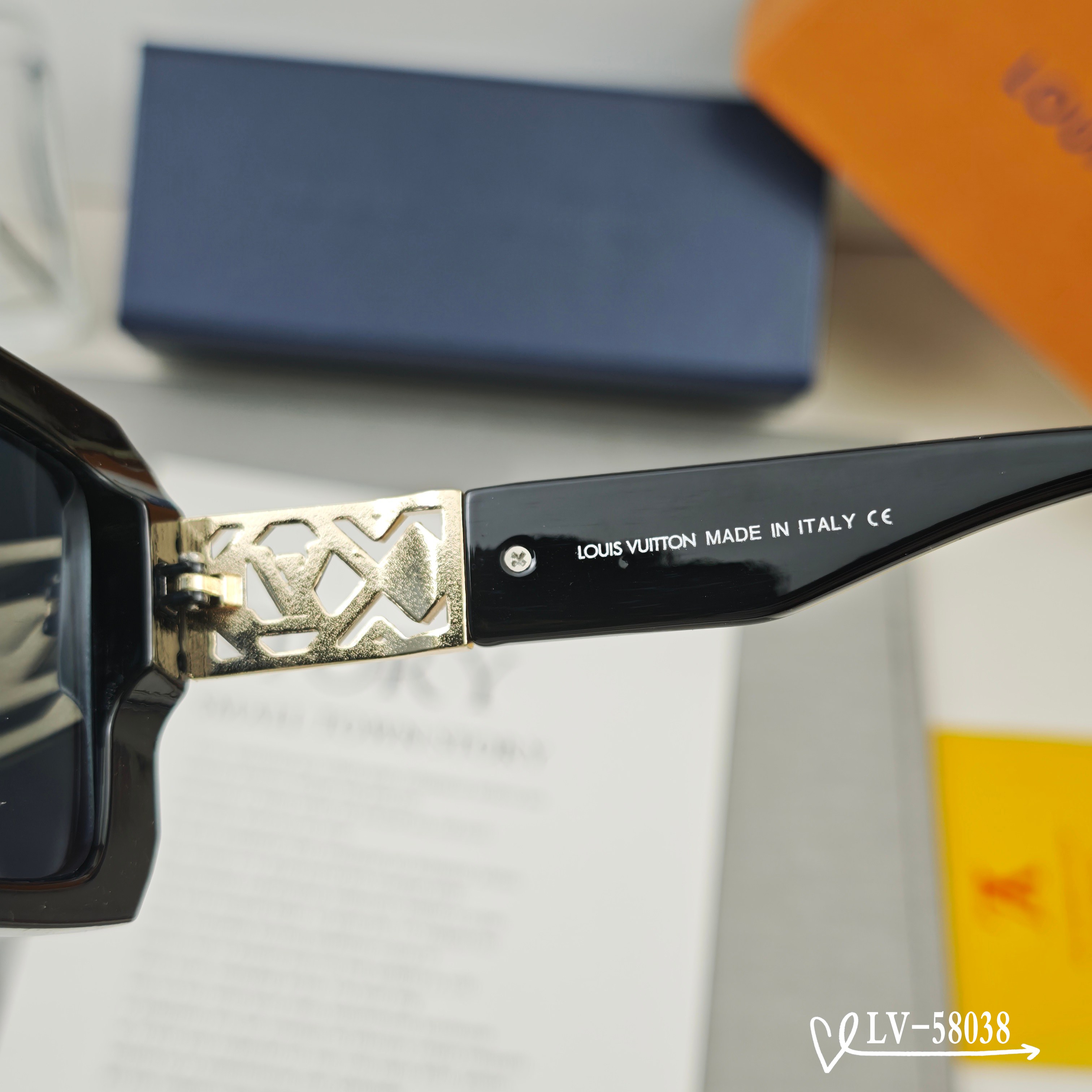   👓.【路易威登-LV】
         🕶.【宝丽来树脂镜片】
         ⭐️.【TR镜架