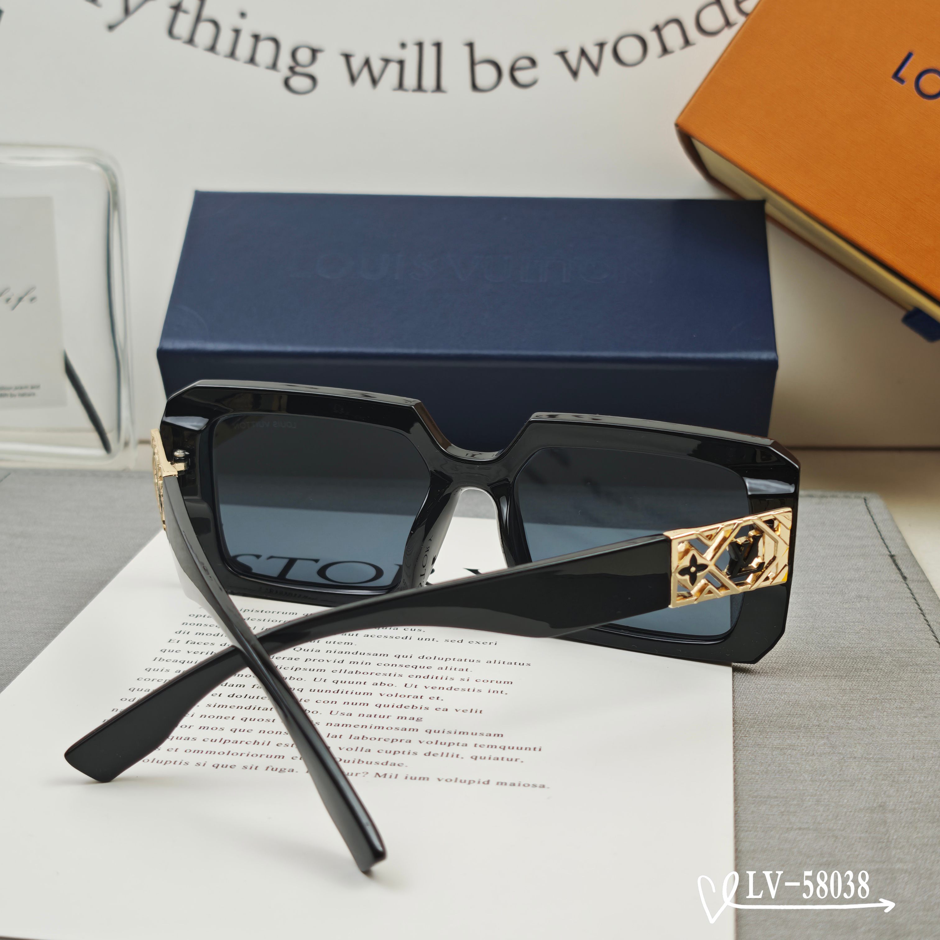   👓.【路易威登-LV】
         🕶.【宝丽来树脂镜片】
         ⭐️.【TR镜架