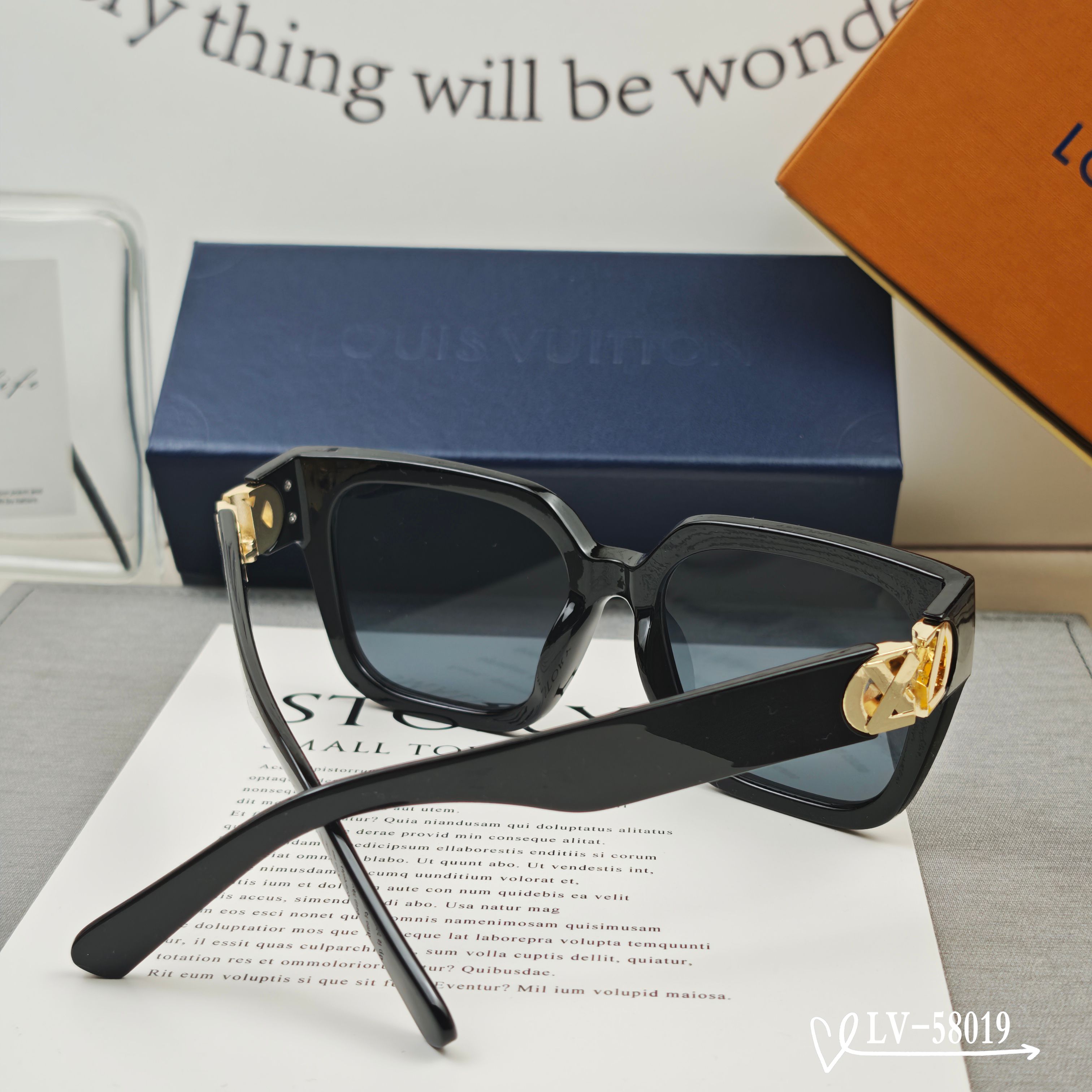   👓.【路易威登-LV】
         🕶.【宝丽来树脂镜片】
         ⭐️.【TR镜架